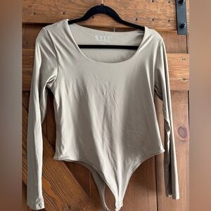 Bylt basics Women's Long Sleeve Scoop Neck Bodysuit in Taupe